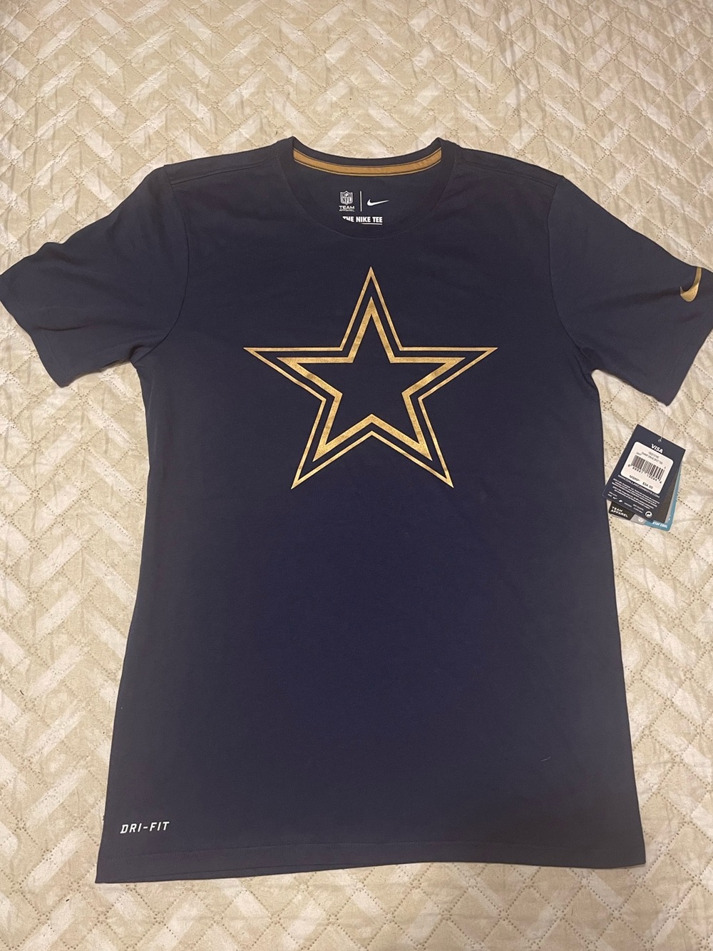 New Nike Dri-Fit Men’s Navy Tee with Gold Star Graphic size S